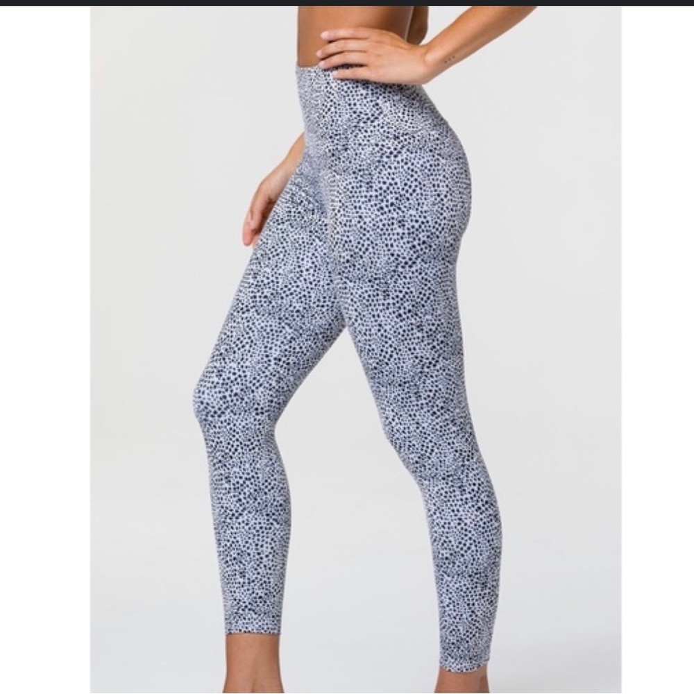 NEW Onzie Flow Kensley High Rise printed Legging full flex spandex New NWT